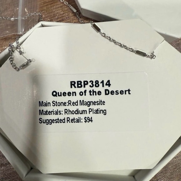 Bomb Party Queen of the Desert necklace. - Rare - Picture 2 of 2